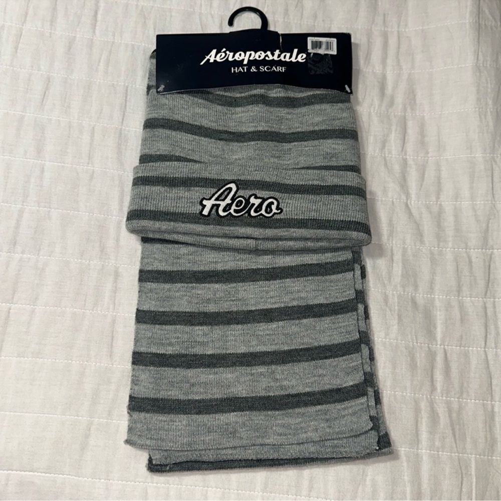 Aeropostale OS Gray Silver White Logo Stripes Knit Hat & Scarf Gift Set